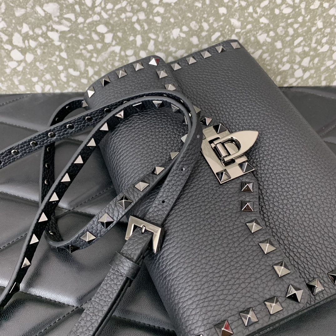 Valentino Garavani Rockstud Crossbody Bag in Black Grainy Calfskin